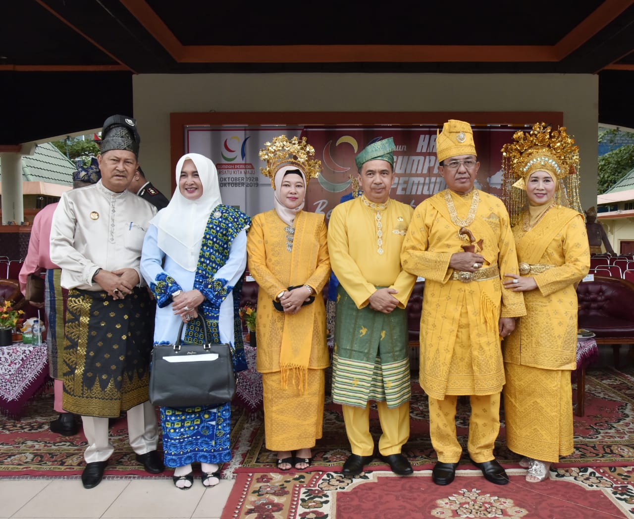 Pakaian Adat Melayu Riau Untuk Orang Tua - Baju Adat Tradisional