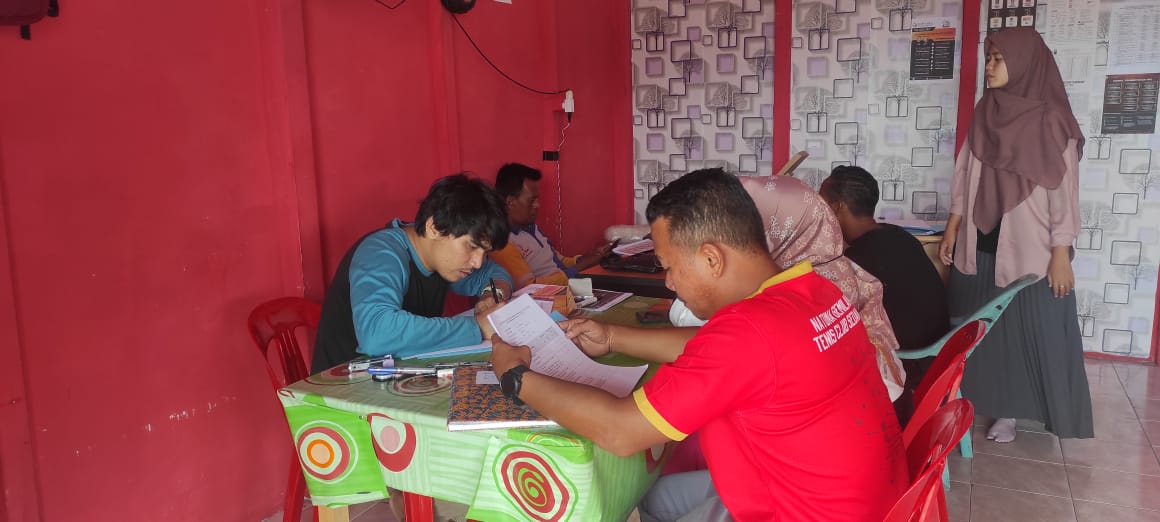 Pendaftaran peserta Panwaslu Kelurahan Atau Desa di Kantor Sekretariat Panwaslu Kecamatan Bunguran Barat Sabtu 14/1/2023.