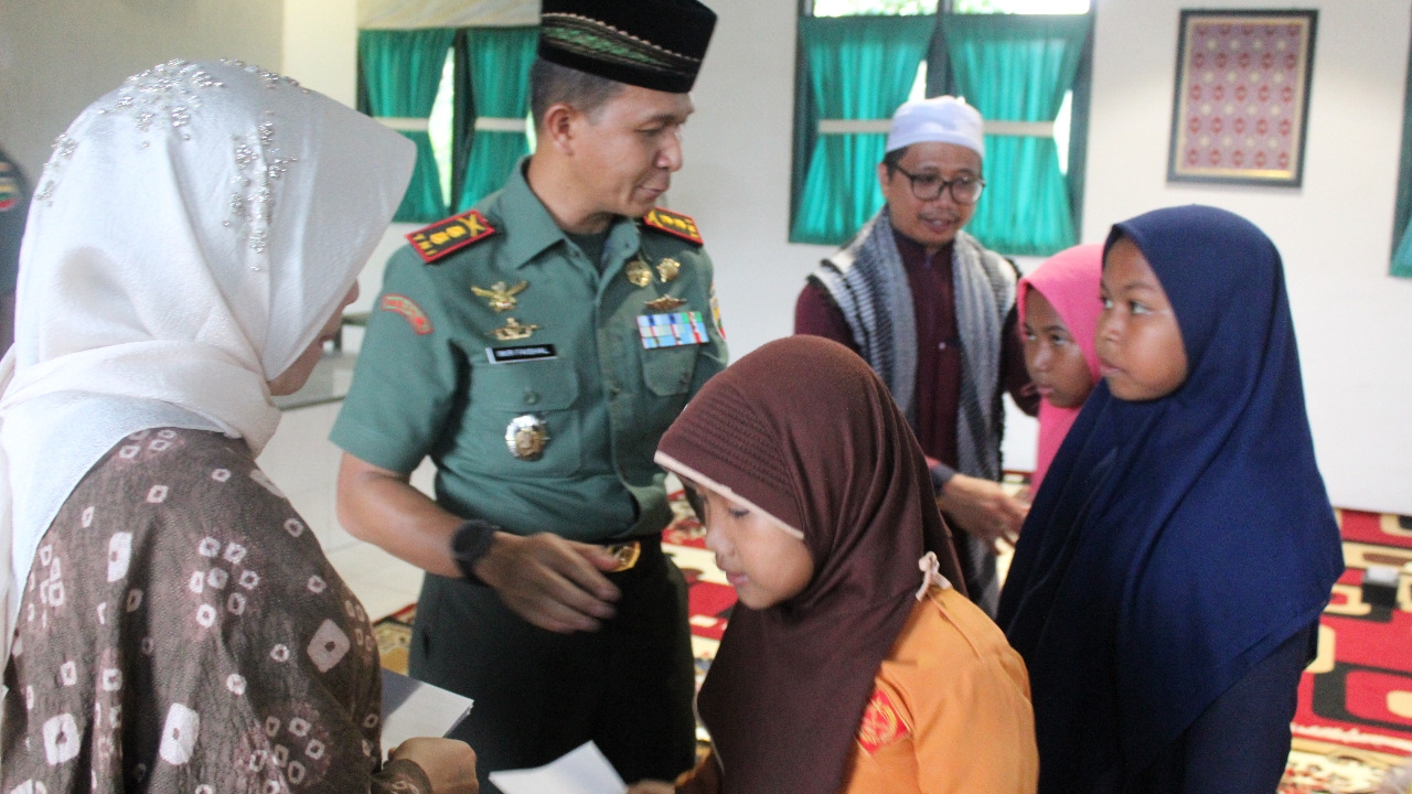 Kodim 0314 Inhil Peringati Maulid Nabi SAW serta Bagi-bagi Santunan ke Anak Yatim