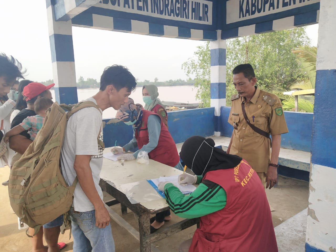 Agar Tetap Aman Dari Covid-19, Tim Satgas dan Relawan Kecamatan Reteh Terus Lakukan Pantauan