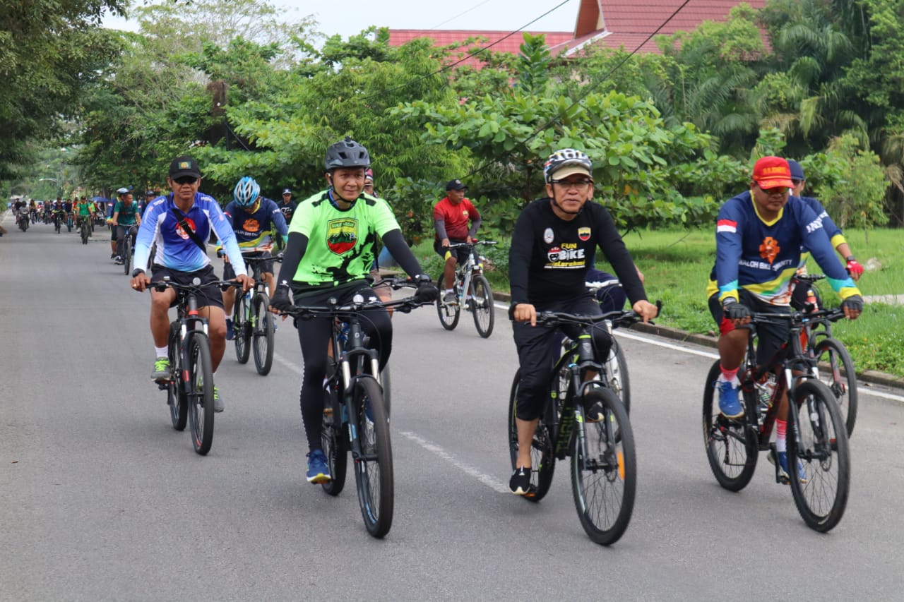 Terus Jaga Kebugaran Jasmani Dandim 0314 Inhil Bersepeda Keliling Kota Tembilahan