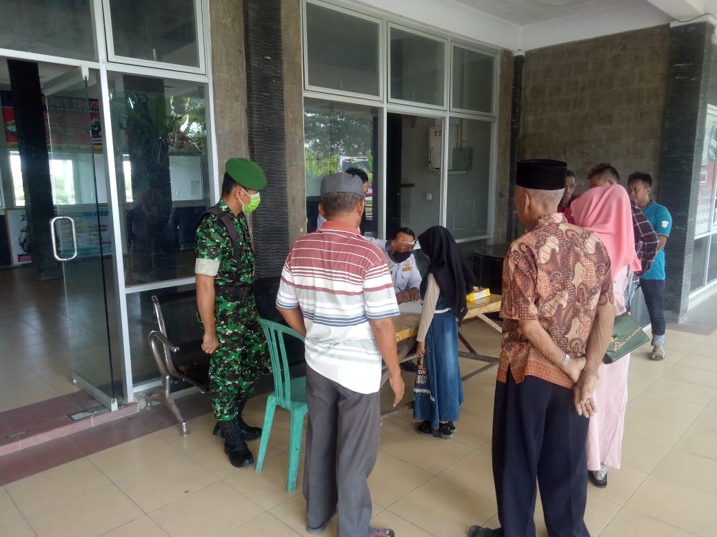 Kodim Inhil Bersama Dishub Laksanaka Pengecekan Suhu Tubuh di Terminal Bandar Laksamana Indragiri