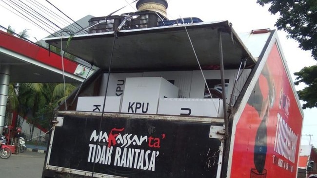 Viral: Kotak Suara Diangkut Mobil Sampah, KPU Makassar Beri Penjelasan