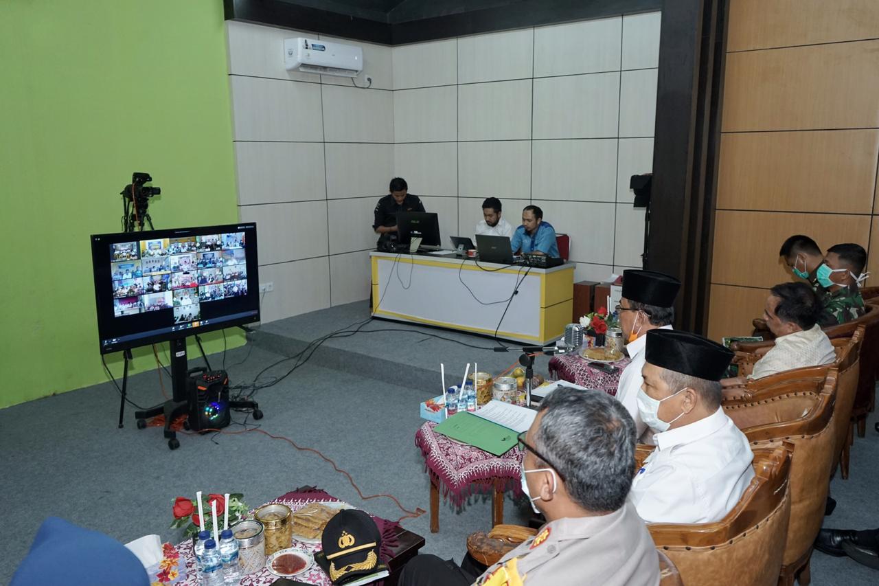 Setiap Minggu Bupati Inhil Pantau Penyebaran Covid-19 di 20 Kecamatan Melalui Vid-Con