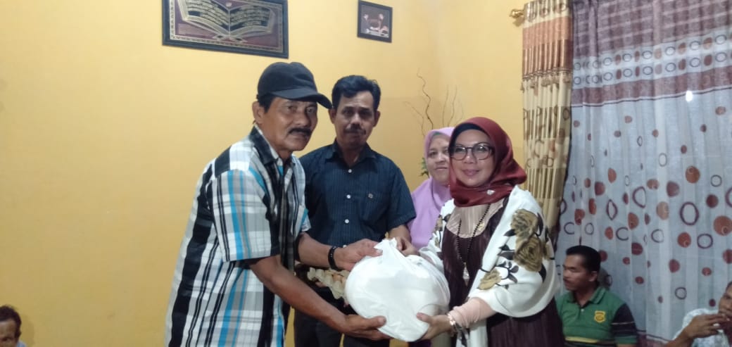 Kujungan Kerja ke Kuansing,  Misharti Beri Bantuan Korban Banjir