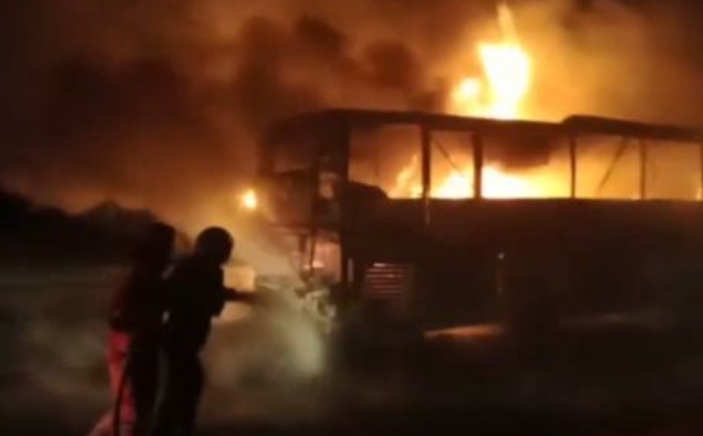 Bus Rosalia Dilahap Api, Sopir Dan Menumpang Berhasil Selamat