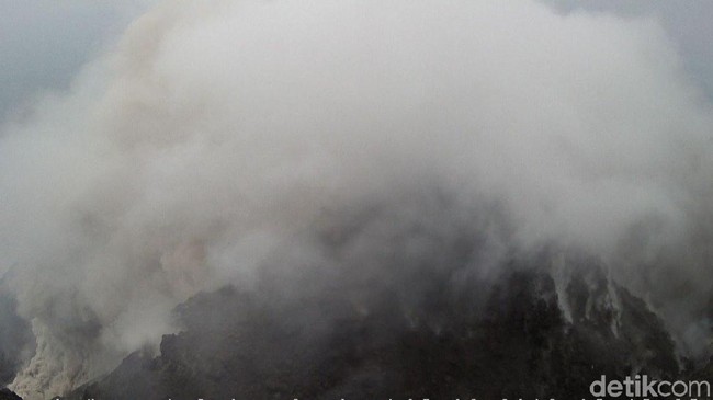 Hari Ini Merapi Sudah 2 Kali Luncurkan Awan Panas dan 3 Guguran Lava