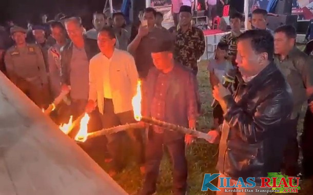 Hadir di Acara Pelayuran Jalur Pandekar Panjang Bukit Siguntur 2024, Bupati Pimpin Penggalangan Dana