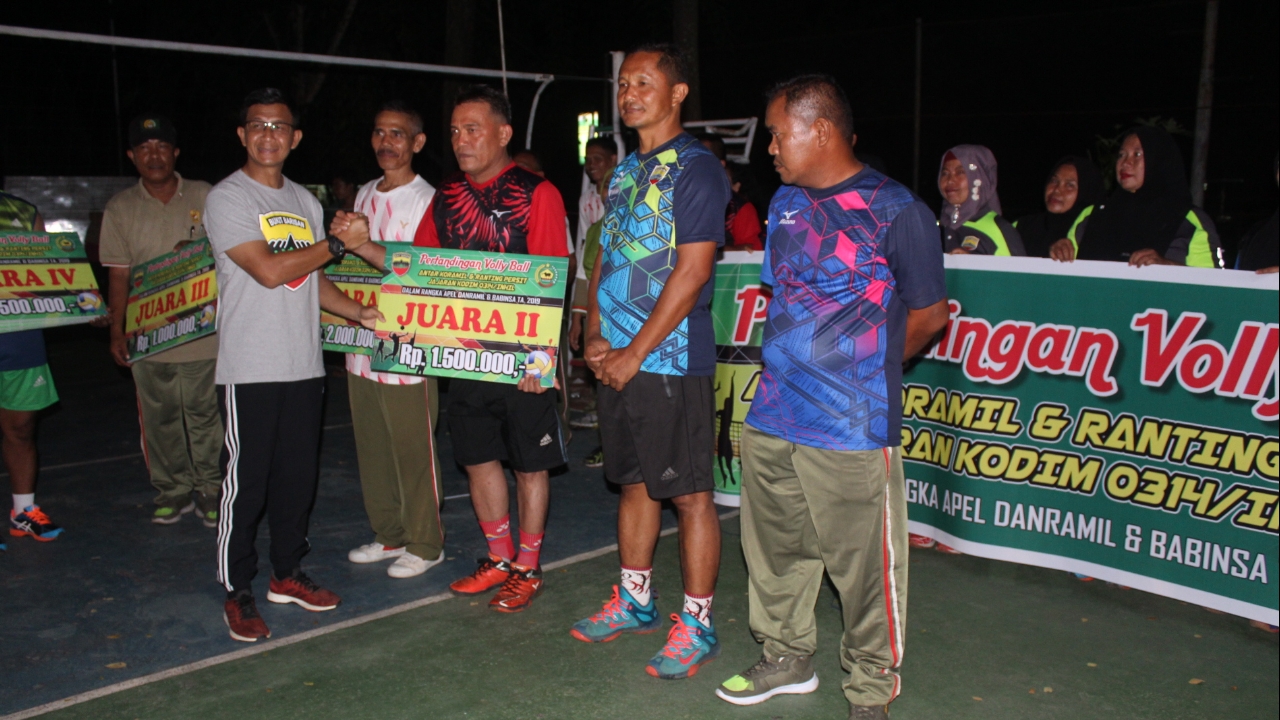 Tim Koramil 01Tembilahan Juara Pertama Pertandingan Bola Volly Antara Koramil