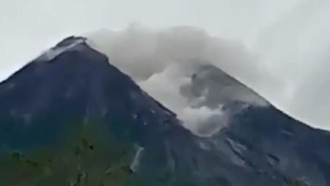 Merapi Meluncurkan Awan Panas Guguran Pagi Ini, Jarak Luncur 1,5 Km