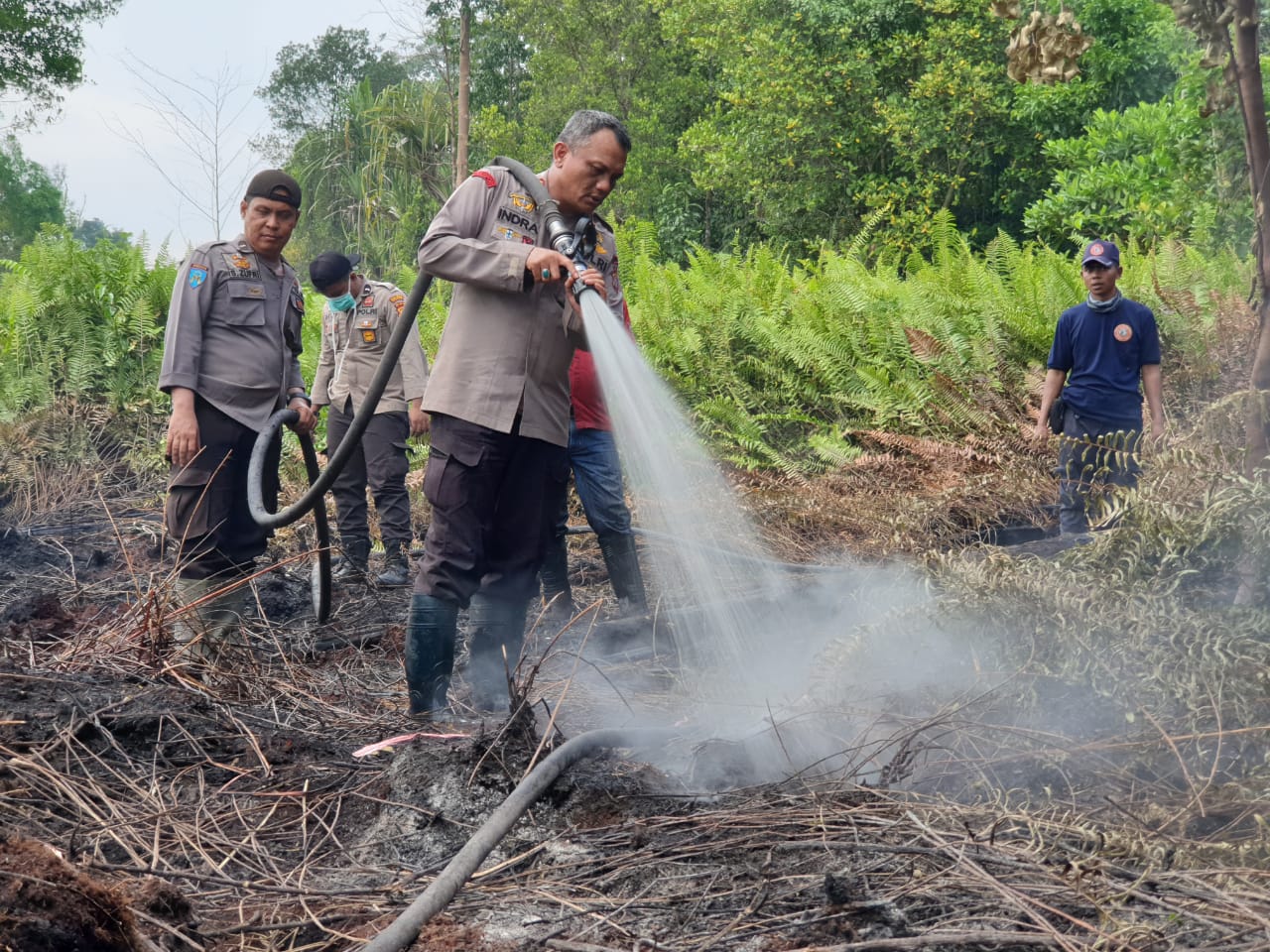 Kapolres Inhil Sudah Tiga Hari Lakukan Pemadam dan Pendinginan Karlahut