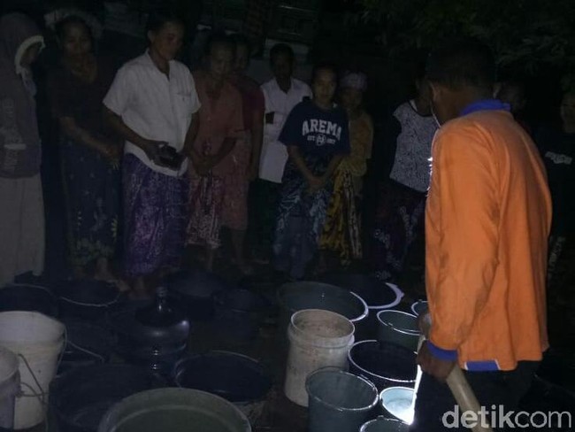 Daerah Lain Dilanda Banjir, dan Desa di Situbondo Justru Kekurangan Air