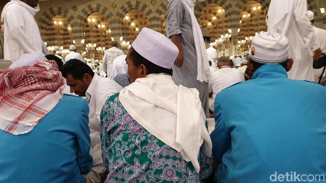 Jemaah Haji Indonesia Mampir Dulu ke Madinah