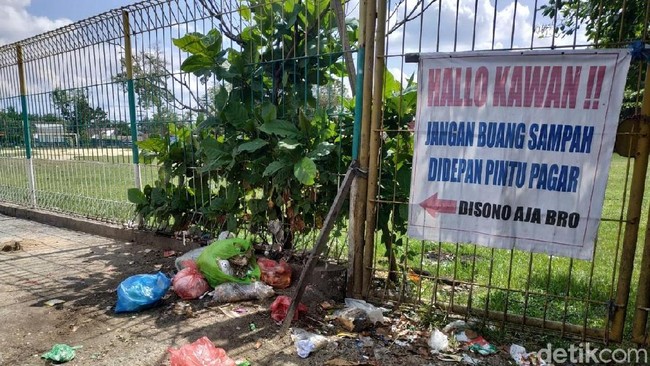 Riau: Sampah Kembali Berserakan di Pekanbaru