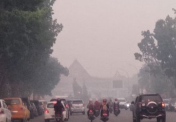 Kabut Asap Kian Pekat, Jarak Pandang Terus Menurun