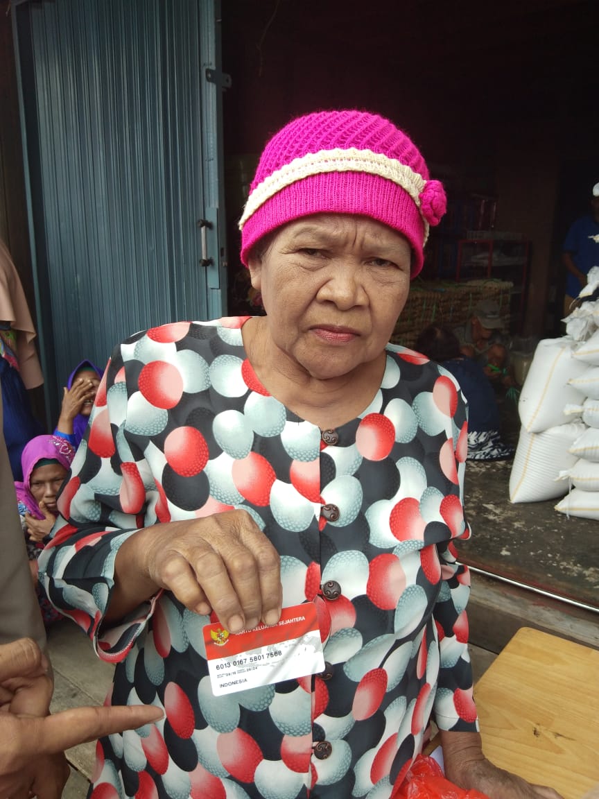 Unik, di Kecamatan Concong Ada Perempuan Tua Bernama Indonesia yang Dapat Bantuan Program Non Tunai