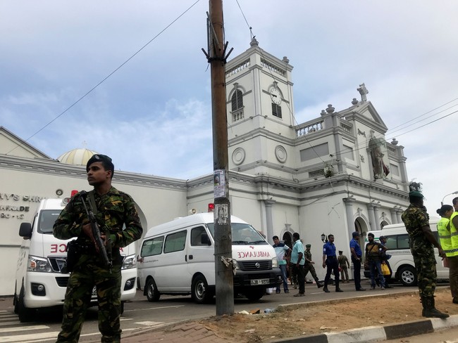 Umat Katolik Makassar Mendo'akan Korban Bom Sri Lanka