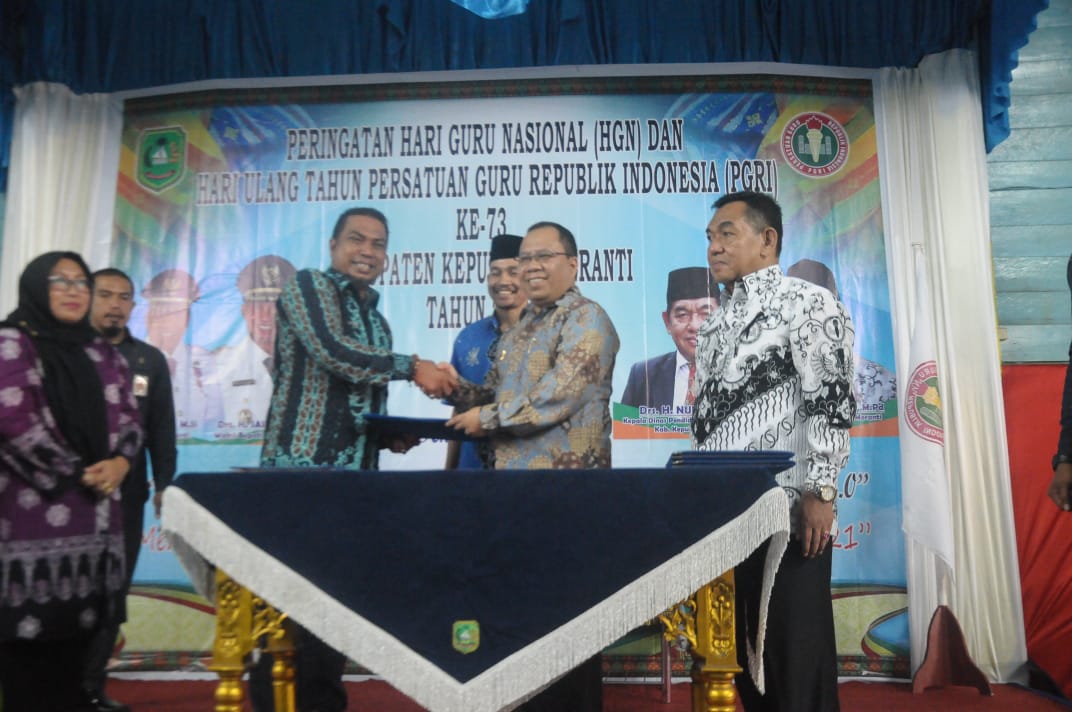 Bupati Himbau Guru Tingkatkan Kompetensi dan Profesionalitas Hadapi Era Milenial