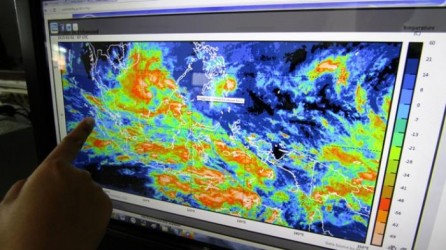 Sebagian Wilayah Riau Malam ini  Diguyur Hujan Lebat Disertai Petir