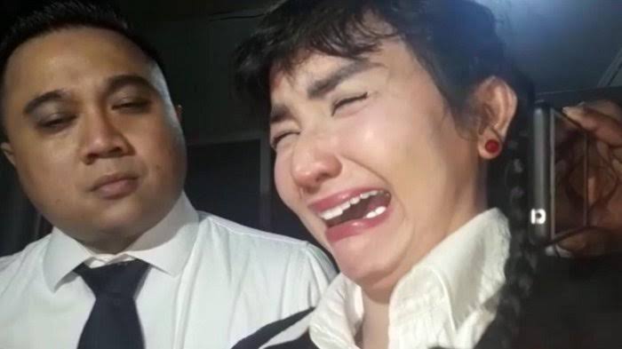 Sambil Menangis Roro Jatuh Pingsan di Kaki Ibundanya Setelah dihukum 5 Tahun Penjara
