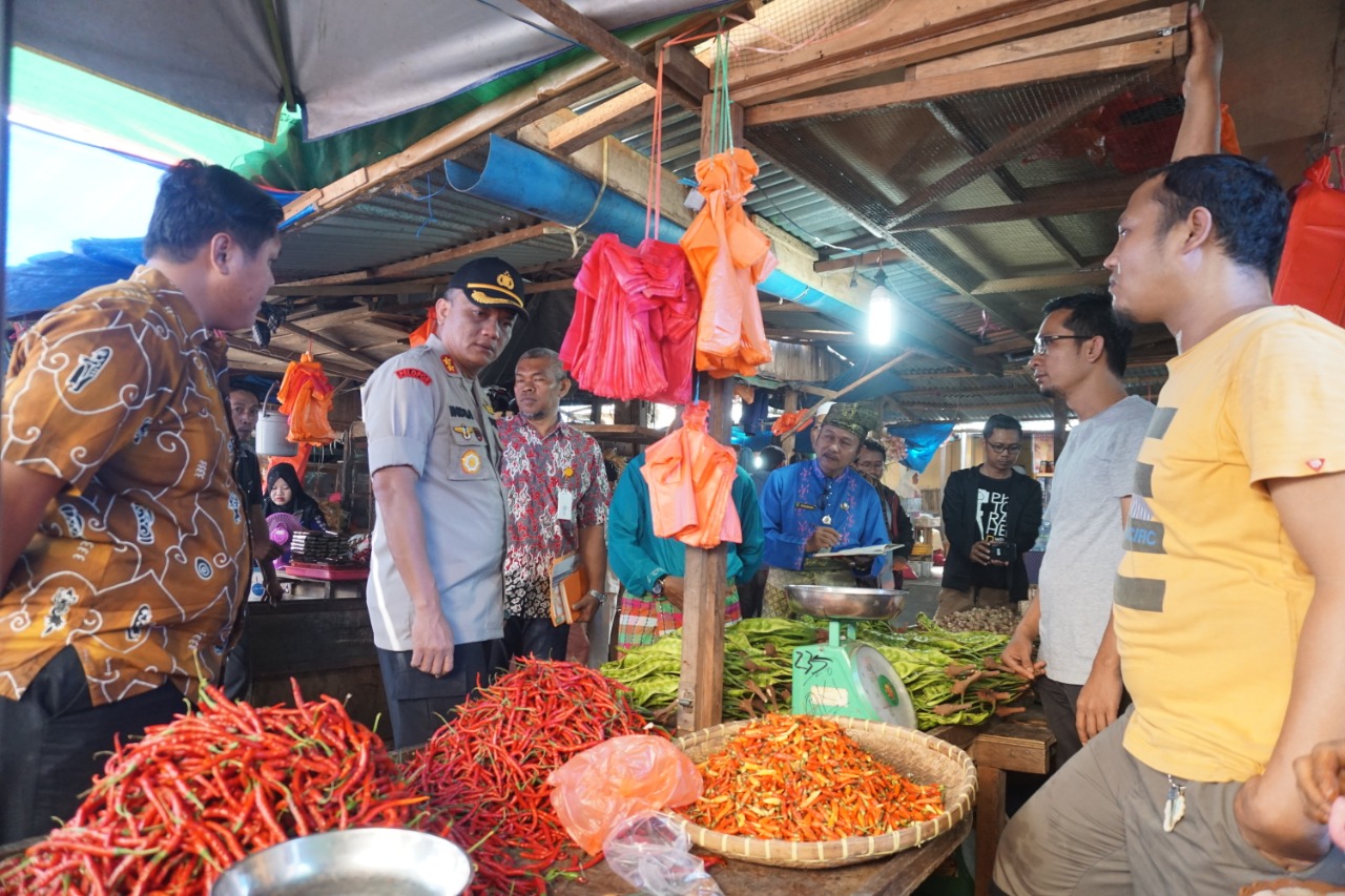 Jelang Nataru, Kapolres Inhil Sidak Ketersediaan Stok dan Harga Sembako