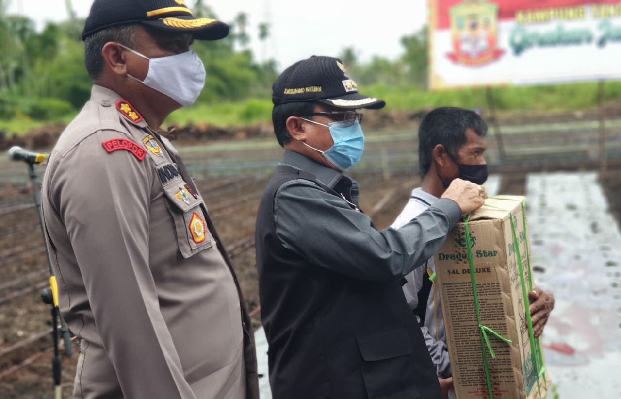 Bupati Inhil Resmikan Kampung Tangguh Nusantara di Kempas