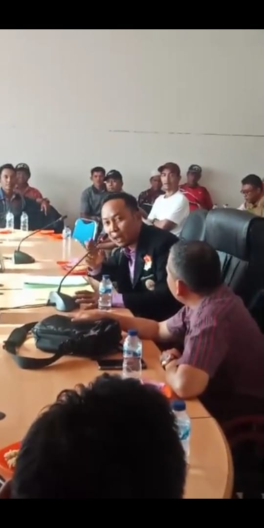 Badan KPK Berserta Puluhan Warga Sungai Bela Datangi Kantor DPRD Inhil