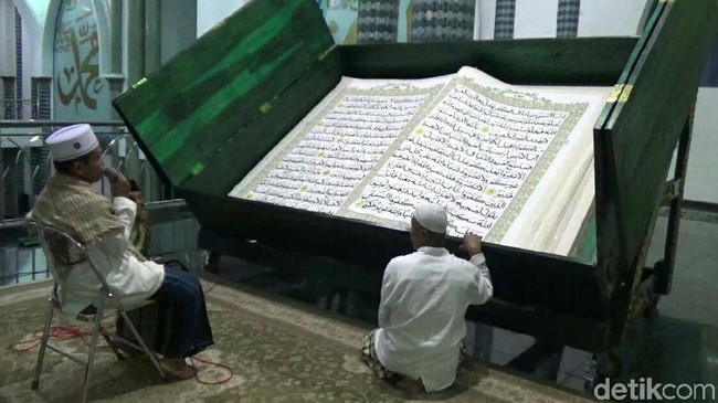 Masjid Agung Banyuwangi: Masya Allah, Tadarus Al Quran Raksasa