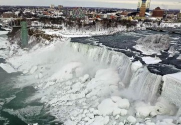 Air Terjun Niagara Membeku Akibat Cuaca Ekstrem