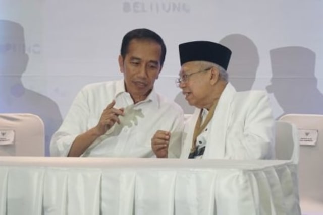 Pengamat Politik soal Elektabilitas Jokowi Turun di Sumbar: Realistis