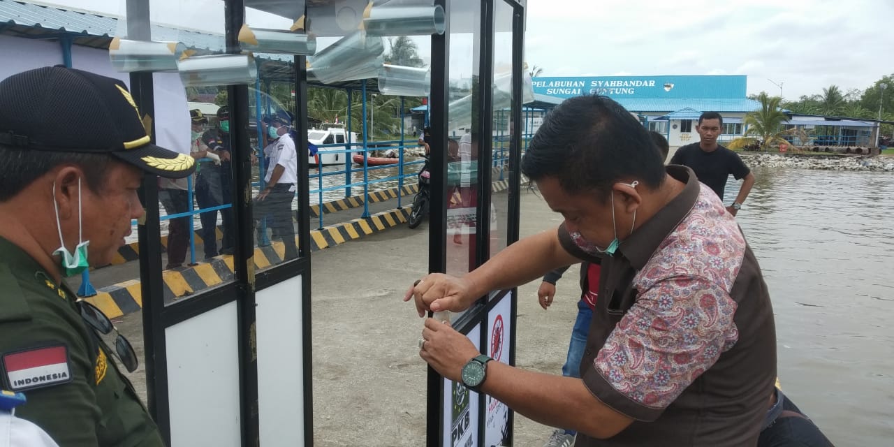 PKB Inhil Salurkan Bilik Sterilisasi, Tempat Cuci Tangan Untuk Pelabuhan dan Masjid Pulau Burung