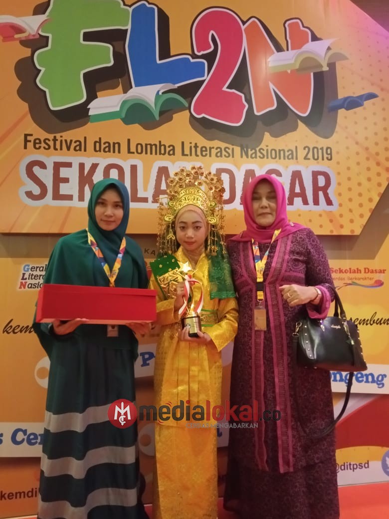 Siswi SD Negeri 001 Tembilahan Kota, Juara Harapan I Lomba Literasi Tingkat Nasional