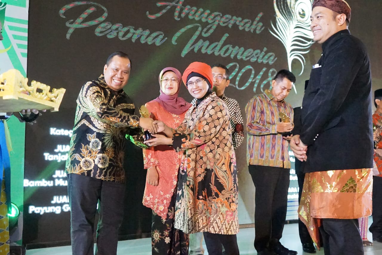 Festival Perang Air Pemenang I Kategori Wisata Terpopuler