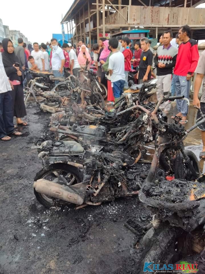 40 Kios dan 20 Sepeda Motor Habis Terbakar Api di Pasar Dam Jalan Yos Sudarso