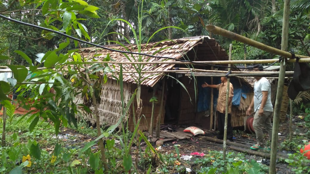 Tim Jum'at Berbagi Temukan Warga Miskin, Syamhir:  Pasang Besar Tadi Isi Rumah Ikut Hanyut