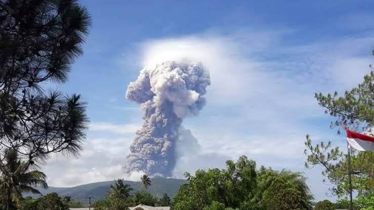 Erupsi Gunung Soputan di Sulawesi Utara terus meningkat dan Berada di Level Siaga