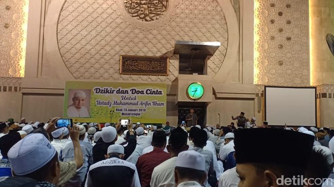 Putra Arifin Ilham Ikut Doa Bersama di Istiqlal untuk Kesembuhan Ayah