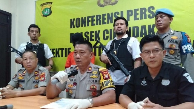 Polisi Mengungkap Modus Baru Pengedar Sembunyikan Sabu di Toilet Masjid