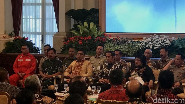 Jokowi Tegaskan ke Panglima TNI dan Kapolri: Copot yang Tak Bisa Atasi Karhutla!