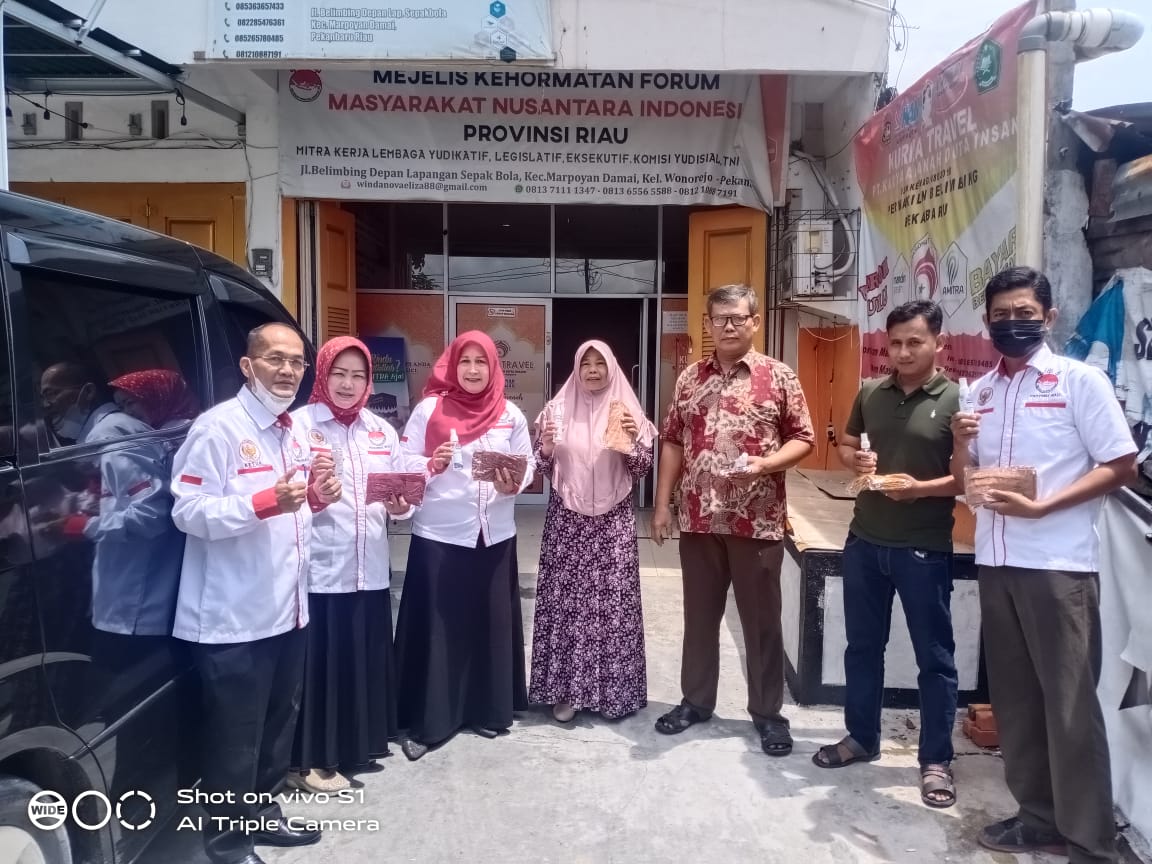 Terima Masker dan Sanitizer dari Dinkes Provinsi Riau, MKFMNI Bagikan Kepada Masyarakat
