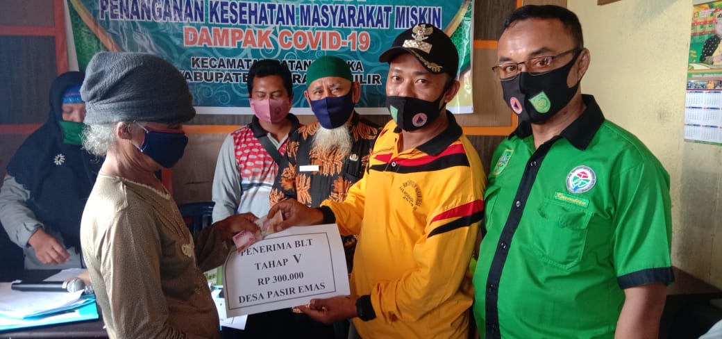 Pemerintah Desa Pasir Emas Serahkan BLT DD Tahap 5 dan 6 Serta Sosialisasi Penanganan Kesehatan