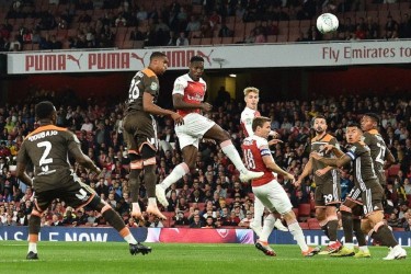 Piala Liga Inggris, Arsenal dan Tottenham Lolos