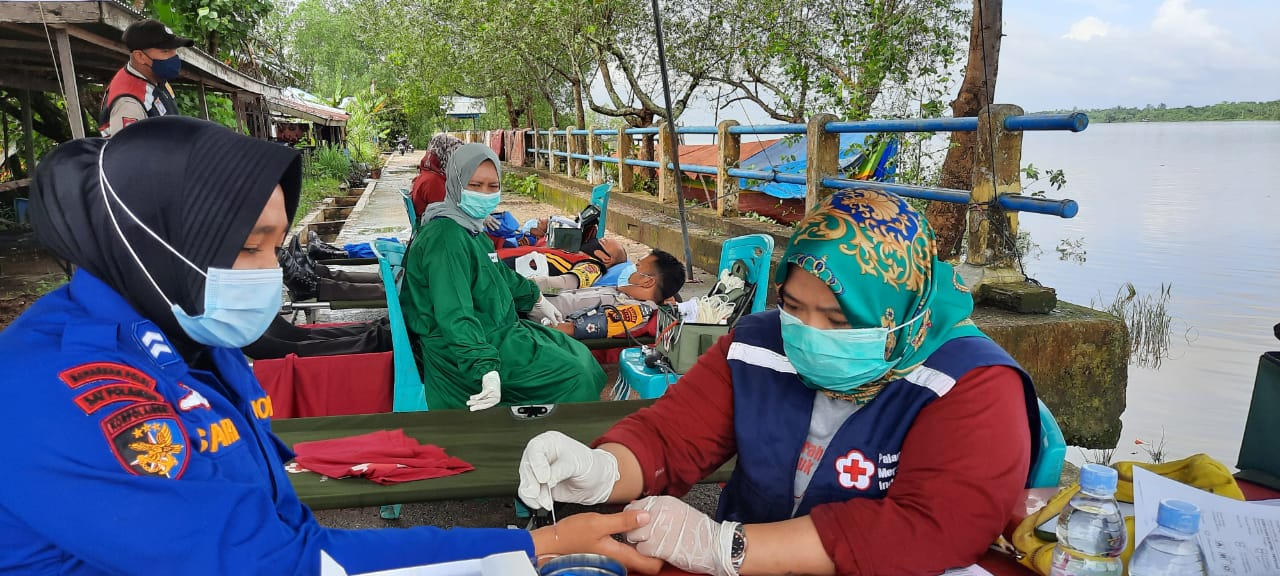 Hut Polairud ke-70, Sat Polair Polres Inhil Gelar Donor Darah di Desa Sungai Gantang