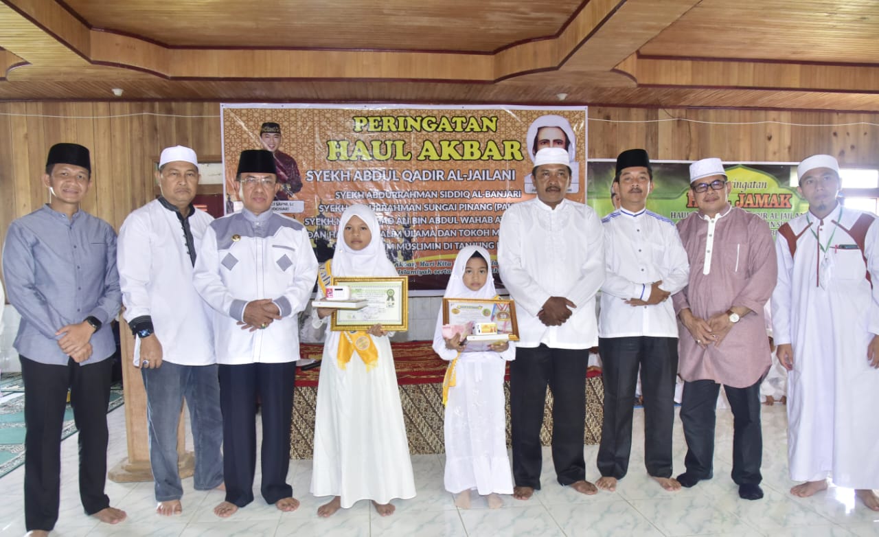 Bupati HM.Wardan meneteskan Air Mata Melihat Anak-anak Tahfidz Tampil Bacakan Ayat Suci Al-Qur'an