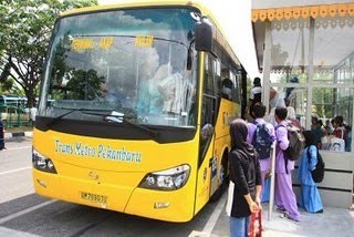 Penumpang Trans Metro Pekanbaru Keluhkan Kedatangan Bus Terlalu Lama