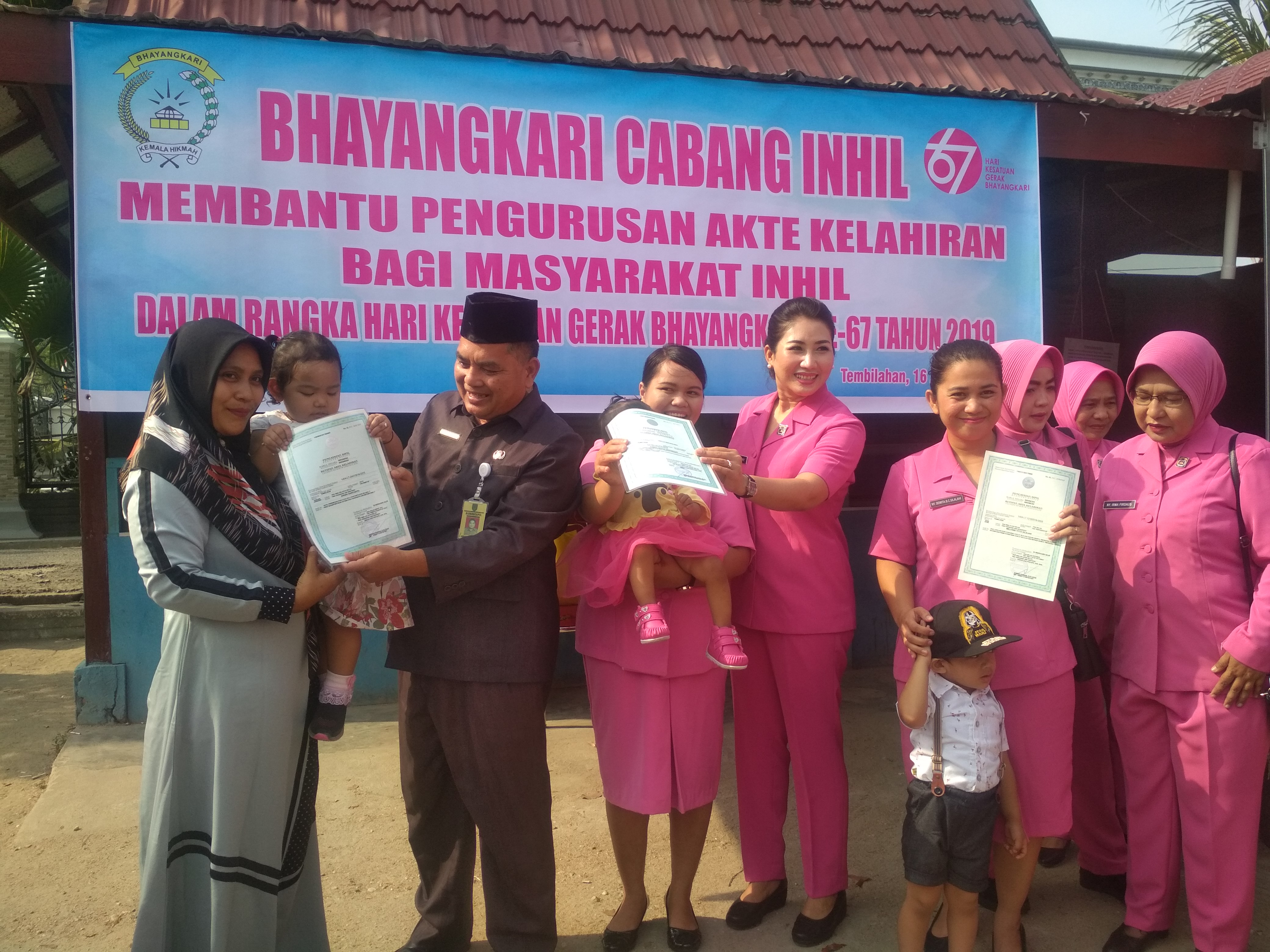 Jelang Hari Bhayakari 67, Bhayangkari Inhil Bantu Masyarakat dalam Pembuatan Akte Kelahiran 