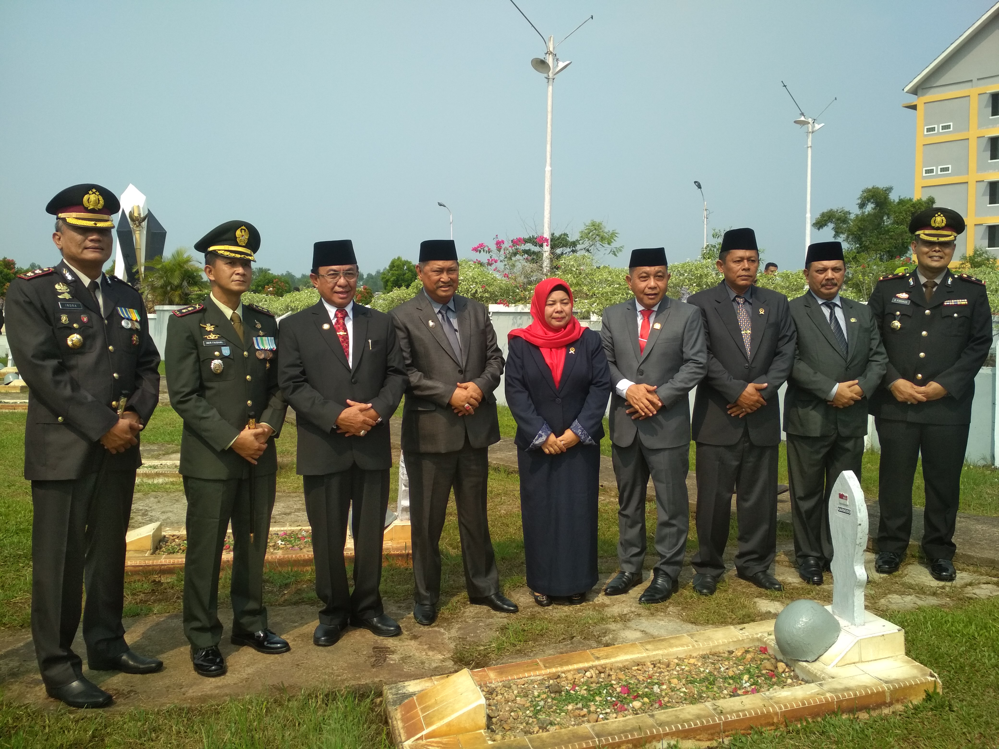 Forkominda Bersama TNI dan Polri Inhil Takziah ke Makam Pahlawan Yudha Bakti