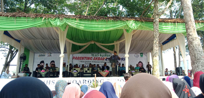 Tablig Akbar Parenting Akbar dan Makan Ikan bersama Ustaz Abdul Somad di Al-Ihsan Boarding School