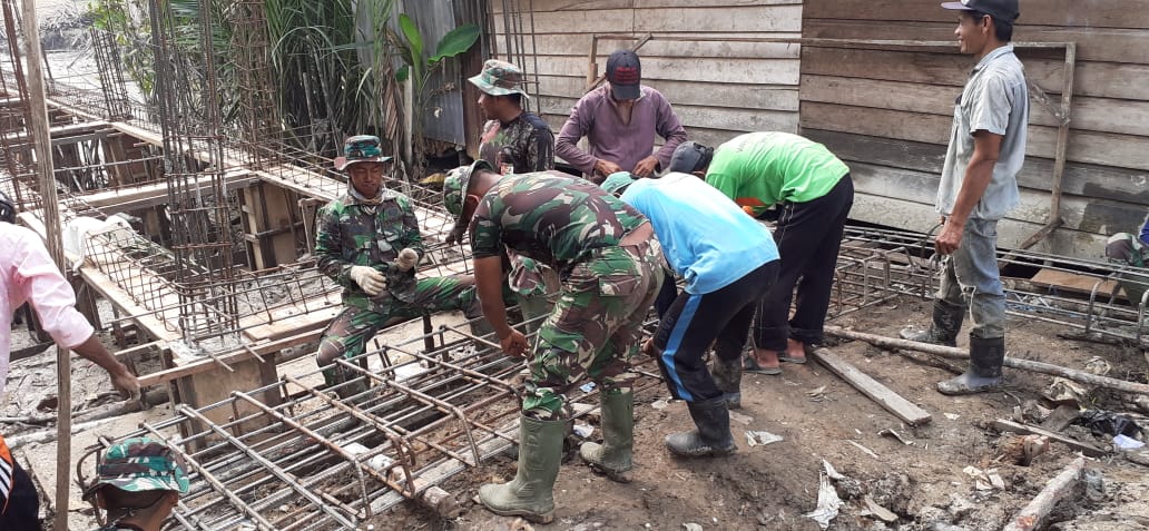 Pasang Surutnya Air Sungai Batang Gangsal Bukan Jadi Halangan Bagi Satgas TMMD ke-106 Kodim 0314/Inh