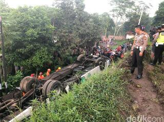 Polisi Menetapkan Sopir Bus Kramat Djati Tersangka